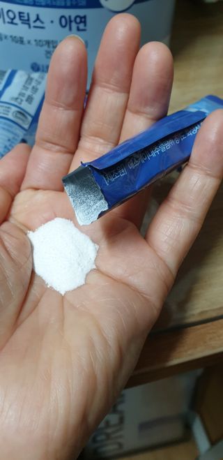 서울약사신협_프로바이오생유산균_2.5G x 100포 — 5점을 준 리뷰어가 2021년 3월 올린 사용 사진