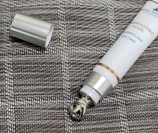 산수시 일루미네이팅 펄 영양 다크서클 스틱 아이 크림 케어 15ml — 3.5점을 준 리뷰어가 2021년 6월 올린 사용 사진