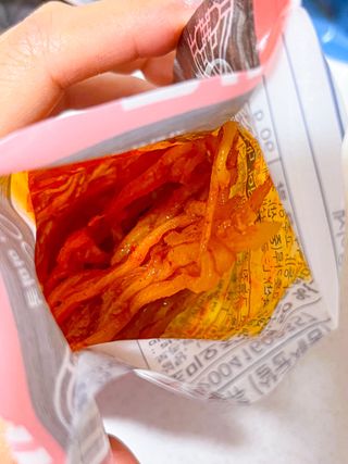 하나마이 [마마쿡] 전 청와대 천상현 셰프의 밑반찬  5종세트(소고기 장조림+연근조림+진미채+간장김자반+새우김자반) — 2점을 준 리뷰어가 2023년 5월 올린 사용 사진