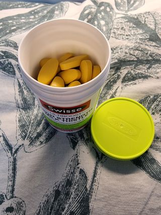 Swisse 스위스 고함량 밀크씨슬 35,000mg 60정 — 5점을 준 리뷰어가 2021년 11월 올린 사용 사진