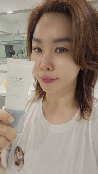 [스킨1004] 마다가스카르 센텔라 히알루-시카 워터핏 선세럼 50ml — 5점을 준 리뷰어가 2024년 5월 올린 사용 사진