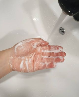 IO 아이오 오늘도 넌 순수해 - 약산성 클렌징폼 — 5점을 준 리뷰어가 2021년 2월 올린 사용 사진