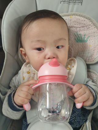 유비맘 트라이탄 코니빨대컵_컬러 랜덤 발송 — 5점을 준 리뷰어가 2021년 1월 올린 사용 사진