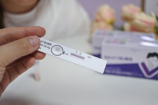 케이퓨리 아나파코 코로나 타액 자가 진단키트 1회분 3개 — 5점을 준 리뷰어가 2023년 4월 올린 사용 사진