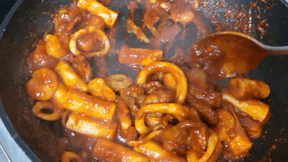 화끈한녀석들 새오똥400g 새우,오징어,똥집 볶음요리 소스,밀떡, 참기름 포함 — 4점을 준 리뷰어가 2022년 11월 올린 사용 사진