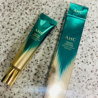 [NEW 탄력유턴 아이크림] AHC 유스 래스팅 리얼 아이크림 포 페이스 — 4점을 준 리뷰어가 2021년 3월 올린 사용 사진
