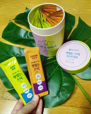 페페로니 맛있는 스틱 - 무항생제 닭고기 15개 + 원양선 참치 15개 — 5점을 준 리뷰어가 2021년 8월 올린 사용 사진