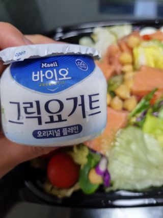 매일바이오 그릭요거트 오리지널 플레인 4개, 로스터리 커피믹스 4개 — 5점을 준 리뷰어가 2021년 12월 올린 사용 사진