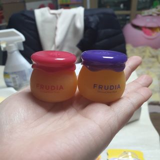 [후르디아] 올리브영 꿀과즙 립밤 2종 (블루베리/석류) — 5점을 준 리뷰어가 2022년 1월 올린 사용 사진