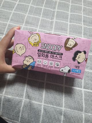 JHWORLD 스누피 마스크 정품 스누피 닥터클린 국내 아동용 성인용 3중 MB필터 일회용 덴탈마스크 50매 — 5점을 준 리뷰어가 2021년 9월 올린 사용 사진