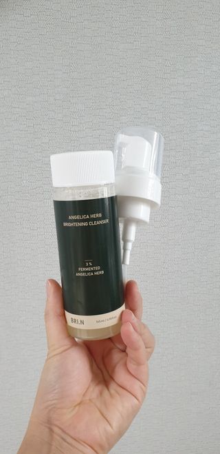 풀무원 브리엔 엔젤리카 허브 브라이트닝 클렌저+전용펌프 — 5점을 준 리뷰어가 2021년 1월 올린 사용 사진