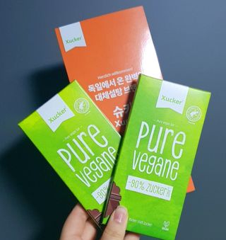 당류2g 자일리톨로 단맛을낸 슈카 퓨어비건 무설탕초콜릿 Xucker vegan 2개입 — 5점을 준 리뷰어가 2021년 4월 올린 사용 사진