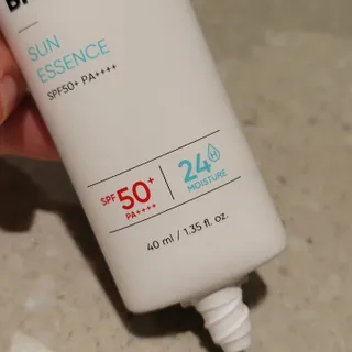 리더스코스메틱 리더스 카밍 바이오틱스 선 에센스 SPF 50+ PA++++ — 5점을 준 리뷰어가 2022년 5월 올린 사용 사진