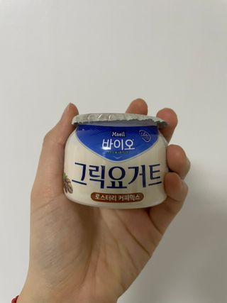 매일바이오 그릭요거트 오리지널 플레인 4개, 로스터리 커피믹스 4개 — 2.5점을 준 리뷰어가 2021년 12월 올린 사용 사진