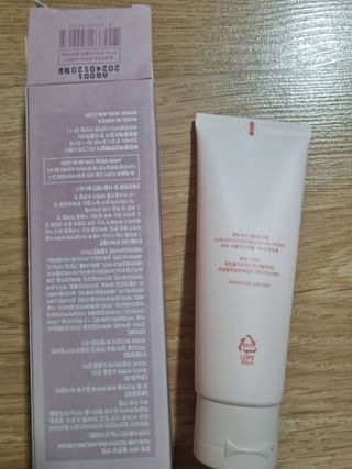 [휴랑] 오미자 2,000알로 피부 생기를 채워주는 밸런싱 크림 — 5점을 준 리뷰어가 2021년 10월 올린 사용 사진