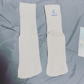 카우아이 필라테스 기어 / 스튜디오 운동을 도와주는 일체형 논슬립 발가락 양말 — 4점을 준 리뷰어가 2021년 1월 올린 사용 사진
