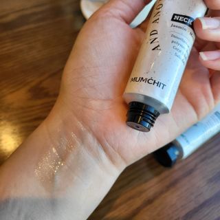 멈칫(MUMCHIT) 넥퍼퓸 NECKPERFUME 2가지 향 — 5점을 준 리뷰어가 2021년 12월 올린 사용 사진