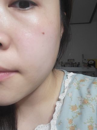 난나 살몬 스파이더 검버섯 미백 톤업 화이트닝 연어 앰플 크림 300ml 대용량 — 5점을 준 리뷰어가 2022년 8월 올린 사용 사진