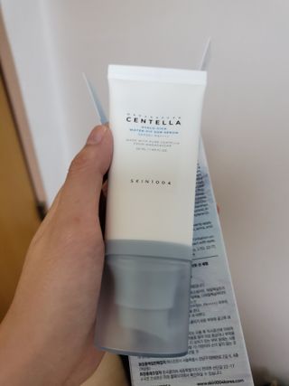 [스킨1004] 마다가스카르 센텔라 히알루-시카 워터핏 선세럼 50ml — 5점을 준 리뷰어가 2024년 6월 올린 사용 사진