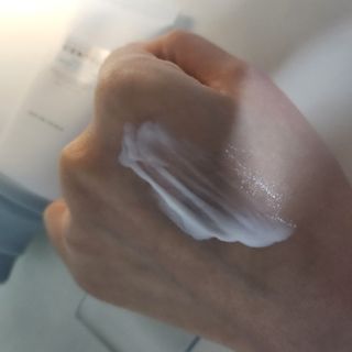 [스킨1004] 마다가스카르 센텔라 히알루-시카 워터핏 선세럼 50ml — 5점을 준 리뷰어가 2024년 5월 올린 사용 사진