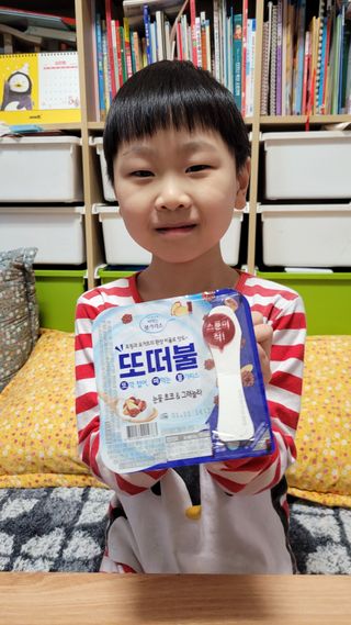 남양유업 또깍 접어 떠먹는 불가리스 2종 — 5점을 준 리뷰어가 2021년 1월 올린 사용 사진
