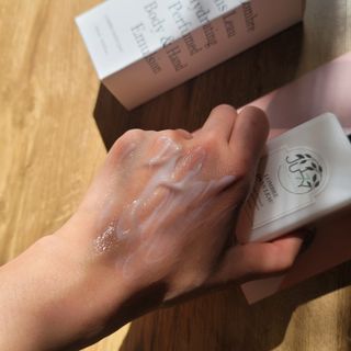 줄라이 모닝 _ JULY MORNING 줄라이모닝 하이드레이팅 퍼퓸드 바디앤핸드 에멀젼 — 5점을 준 리뷰어가 2022년 3월 올린 사용 사진