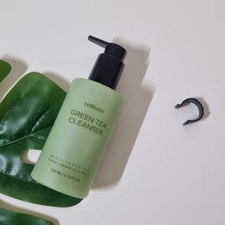 프리마인 메이크업과 들뜨는 각질까지 한방에 깐달걀로! 순하기까지한 셀베이스 그린티클렌저(200ml) — 5점을 준 리뷰어가 2023년 4월 올린 사용 사진