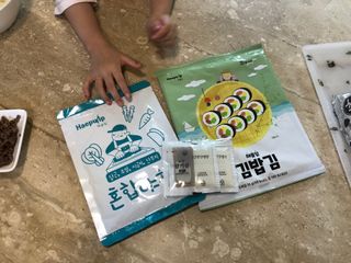 해풀잎 누구나 김밥*1ea [(혼합야채 35g *1ea,  김밥김 (5g, 5ea),  양념간장 (6g, 5ea), 참기름(5g, 2ea)] — 5점을 준 리뷰어가 2022년 10월 올린 사용 사진