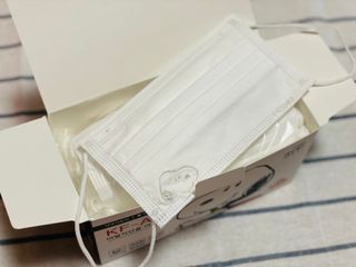 JHWORLD 스누피 마스크 정품 스누피 KF-AD 국내 비말차단 아동용 성인용 일회용 덴탈마스크 50매 — 5점을 준 리뷰어가 2021년 6월 올린 사용 사진