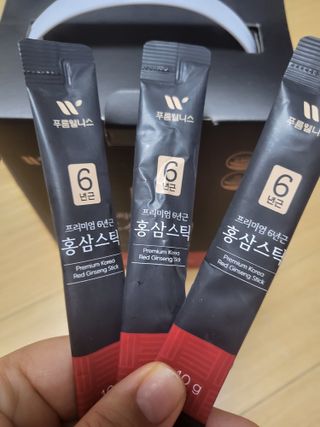 [푸름웰니스] 프리미엄 6년근 홍삼스틱 3mg x 100포 — 4점을 준 리뷰어가 2022년 2월 올린 사용 사진