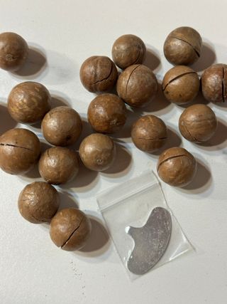 비나프렌즈 (구매평) 25년 햇 수확 알큰 프리미엄 껍질 까먹는 통 마카다미아 — 4.5점을 준 리뷰어가 2025년 8월 올린 사용 사진