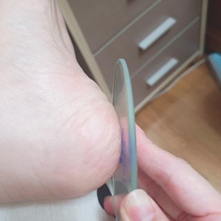 미라클풋 유리발각질제거기 물없이 쓱싹쓱싹 몇번만에 발각질 완벽제거 — 5점을 준 리뷰어가 2021년 10월 올린 사용 사진