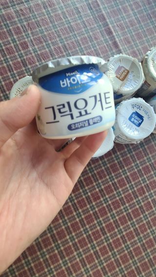 매일바이오 그릭요거트 오리지널 플레인 4개, 로스터리 커피믹스 4개 — 4점을 준 리뷰어가 2021년 12월 올린 사용 사진