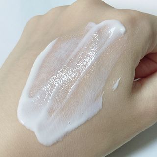 리더스코스메틱 리더스 카밍 바이오틱스 선 에센스 SPF 50+ PA++++ — 5점을 준 리뷰어가 2022년 6월 올린 사용 사진