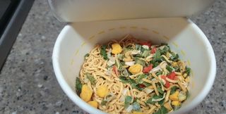 NISSIN 닛신 컵누들  4종 - 씨푸드오리지날, 씨푸드 스파이시, 씨푸드 커리, 씨푸드 XO소스 — 5점을 준 리뷰어가 2021년 12월 올린 사용 사진
