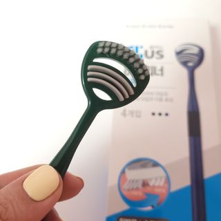 크리오 클리어스 혀백태제거 구취관리 혀클리너 — 5점을 준 리뷰어가 2021년 3월 올린 사용 사진
