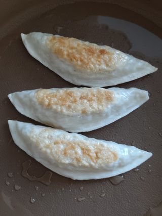 (주)성경순만두 곤약만두.콘치즈만두,삼각당면만두,당면 야끼만두,대구전통 납작만두,떡뽁이 매콤소스,달콤소스 — 5점을 준 리뷰어가 2023년 4월 올린 사용 사진