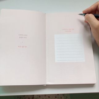 리훈 2024년 하고싶은말다이어리 만년형(위클리/데일리 중 택 1) — 4점을 준 리뷰어가 2023년 9월 올린 사용 사진