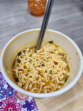 NISSIN 닛신 컵누들  4종 - 씨푸드오리지날, 씨푸드 스파이시, 씨푸드 커리, 씨푸드 XO소스 — 5점을 준 리뷰어가 2023년 1월 올린 사용 사진