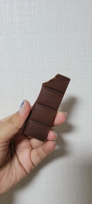 당류2g 자일리톨로 단맛을낸 슈카 퓨어비건 무설탕초콜릿 Xucker vegan 2개입 — 4점을 준 리뷰어가 2021년 4월 올린 사용 사진