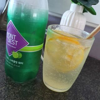 몽베스트 Montbest with Sparkling water Lime20병 — 5점을 준 리뷰어가 2022년 9월 올린 사용 사진