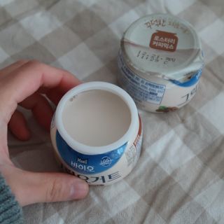 매일바이오 그릭요거트 오리지널 플레인 4개, 로스터리 커피믹스 4개 — 5점을 준 리뷰어가 2021년 12월 올린 사용 사진