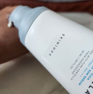 [스킨1004] 마다가스카르 센텔라 히알루-시카 워터핏 선세럼 50ml — 5점을 준 리뷰어가 2024년 5월 올린 사용 사진