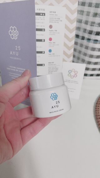 AYU25[아유트웬티파이브]다마스크로즈워터 베이스 천연 수분 촉촉 크림 — 5점을 준 리뷰어가 2021년 2월 올린 사용 사진