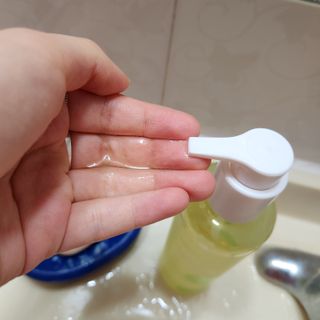 비알티씨 BRTC 안티폴루션 앤 블랙헤드 클렌징오일 300ml — 5점을 준 리뷰어가 2022년 12월 올린 사용 사진