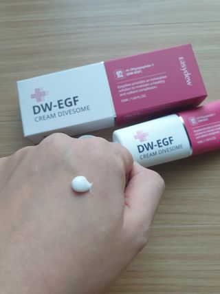 이지듀 DW-EGF 크림 다이브좀_콜라겐이 쏙쏙, 탄력피부로 다이빙 — 5점을 준 리뷰어가 2021년 2월 올린 사용 사진