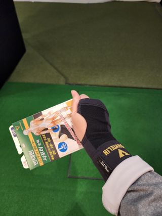 반테린서포터 손목 — 5점을 준 리뷰어가 2022년 4월 올린 사용 사진