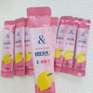 비타앤C 레몬맛, 망고맛 — 5점을 준 리뷰어가 2021년 4월 올린 사용 사진