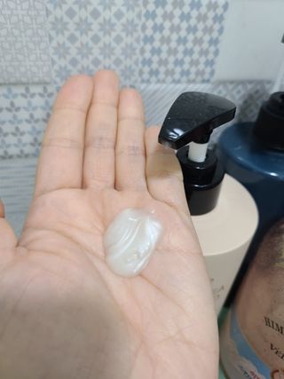 프리마인 더이상 뻣뻣하고 효과없는 탈모샴푸는 NO. 근본부터 케어하는 셀베이스 그린티샴푸(500ml) — 4.5점을 준 리뷰어가 2023년 1월 올린 사용 사진