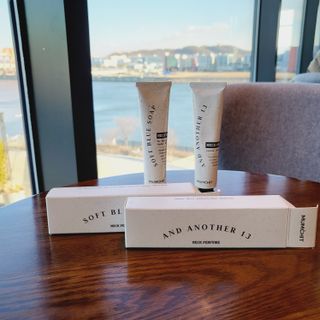 멈칫(MUMCHIT) 넥퍼퓸 NECKPERFUME 2가지 향 — 5점을 준 리뷰어가 2021년 12월 올린 사용 사진